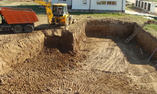 Рытье котлованов под фундамент в Кунгуре – цена от 2608 руб. за м3 | 2Землекопа-Кнг