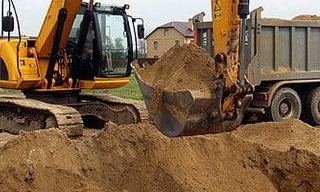 Выкопать яму экскаватором в Кунгуре от 939 руб. - 2Землекопа-Кнг